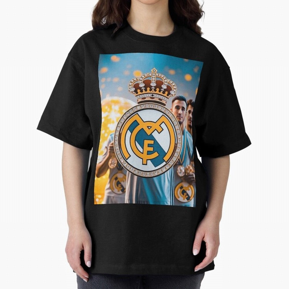 El Medall¨®n Del Real Madrid Oversized T-Shirt Show Match Day Excitement for FIFA World Cup 2026 Spirit, with England, Messi and Cristiano Ronaldo, Football Festival Excitement, Trophy Ambitions, Country Rivalries and Star Player Buzz; Made for Die