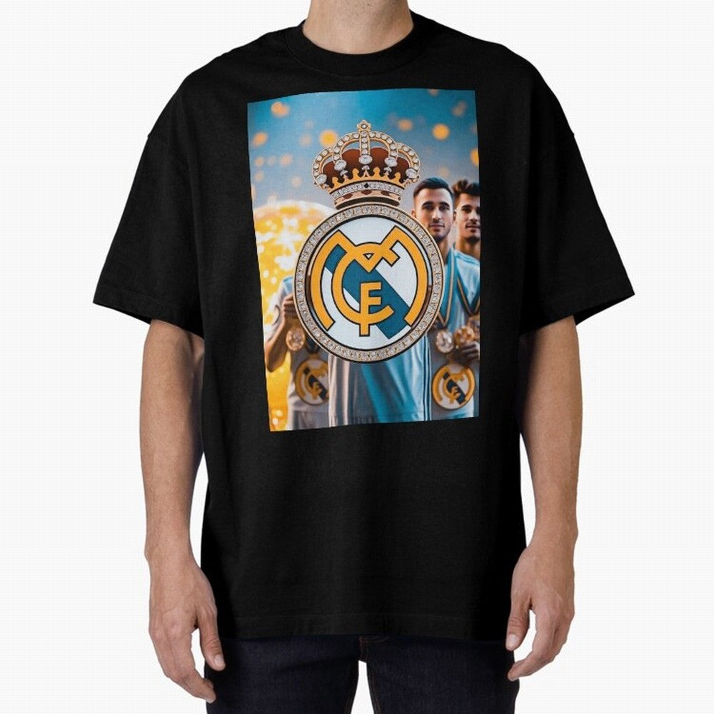 El Medall¨®n Del Real Madrid Oversized T-Shirt Show Match Day Excitement for FIFA World Cup 2026 Spirit, with England, Messi and Cristiano Ronaldo, Football Festival Excitement, Trophy Ambitions, Country Rivalries and Star Player Buzz; Made for Die