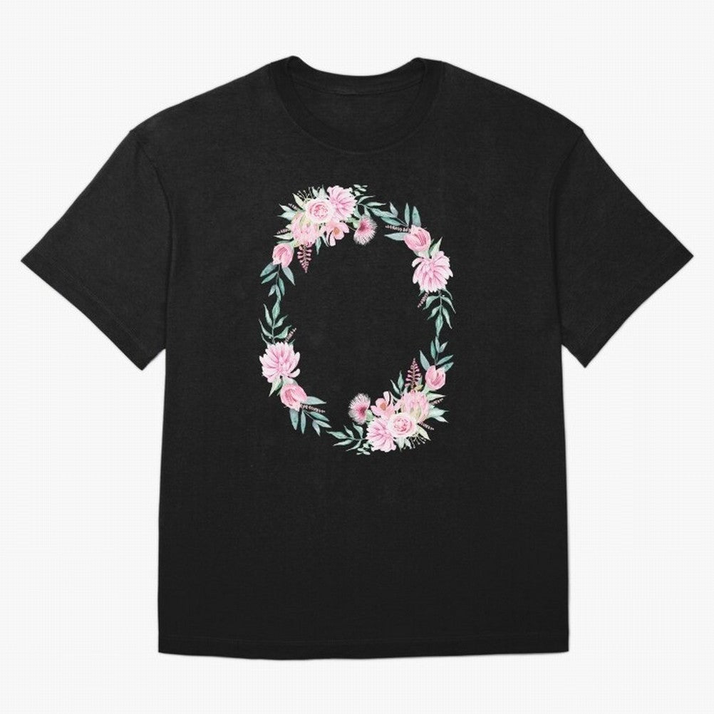 Proverbios 31:25 ¨C Est¨¢ vestida de fuerza y dignidad | Vers¨ªculo B¨ªblico Floral | Mujer de Fe Oversized T-Shirt Enjoy Global Football Passion for FIFA World Cup 2026 Group Stage, Connected to Neymar, Haaland and Cristiano Ronaldo, Germany,