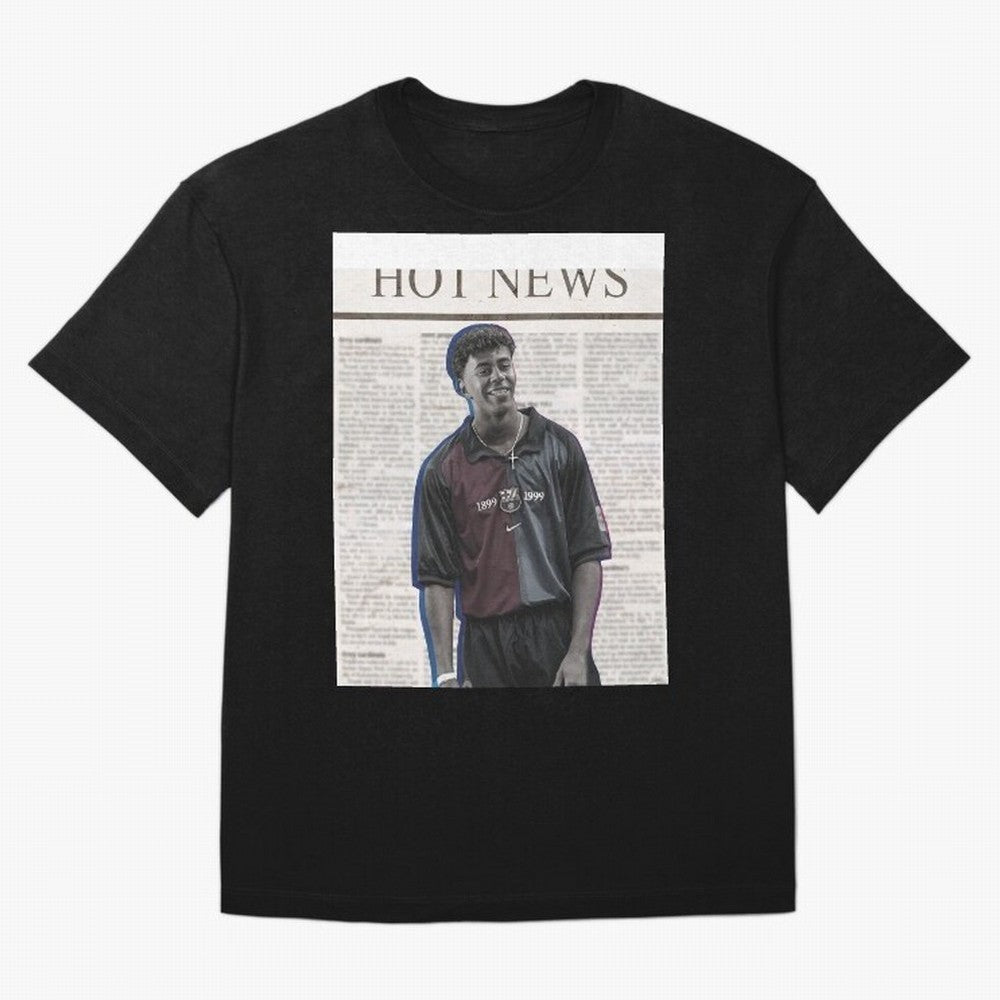 Lamine yamal vintage football player : Lamine yamal Iconic celebration with amazing design for unique portratif gift to football club barcelona friend Graphic T-Shirt Keep Football History Alive during Global Football Passion for FIFA World Cup